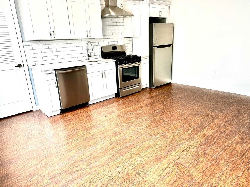 40 Vroom St in Jersey City, NJ - Building Photo