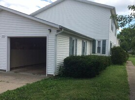 706 Crescent Dr in Champaign, IL - Building Photo