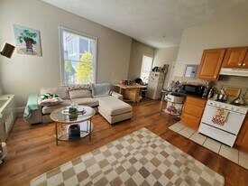 362 Harvard St, Unit 5 in Cambridge, MA - Building Photo