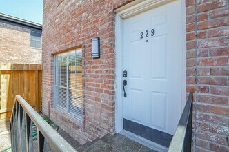 830 Threadneedle St in Houston, TX - Building Photo - Building Photo