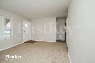 326 Clyde Ave in Calumet City, IL - Building Photo - Building Photo