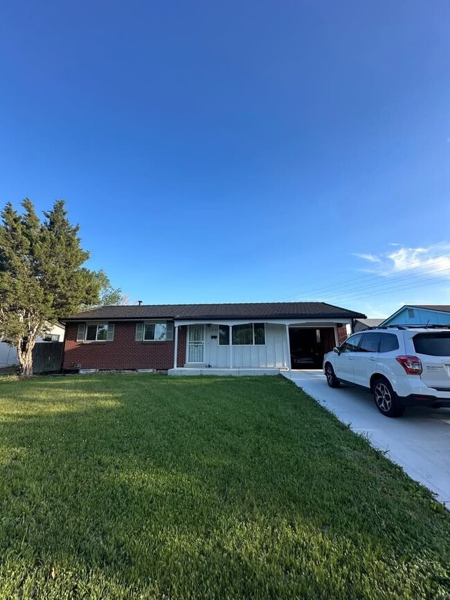 property at 1460 Marigold Dr