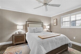 1320 Marlin Dr in Naples, FL - Building Photo