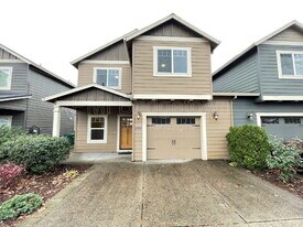 14815 SE Rupert Dr in Oak Grove, OR - Building Photo