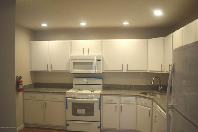 225 Tulip Ln in Freehold, NJ - Building Photo - Building Photo