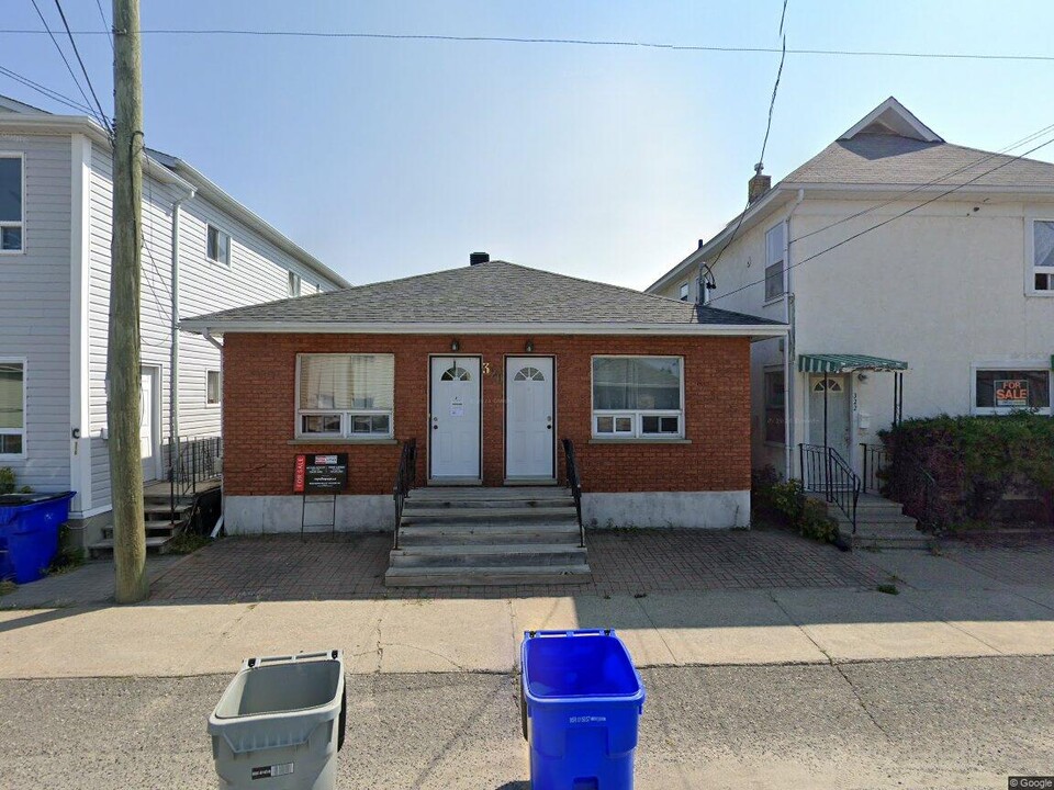 320 Cedar St S in Timmins, ON - Building Photo