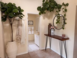 222 S Hamilton Dr, Unit B in Beverly Hills, CA - Building Photo - Building Photo