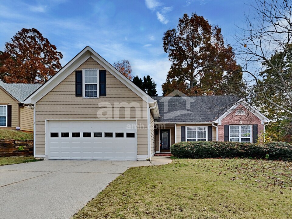 951 Garden Oak Ct in Lawrenceville, GA - Building Photo