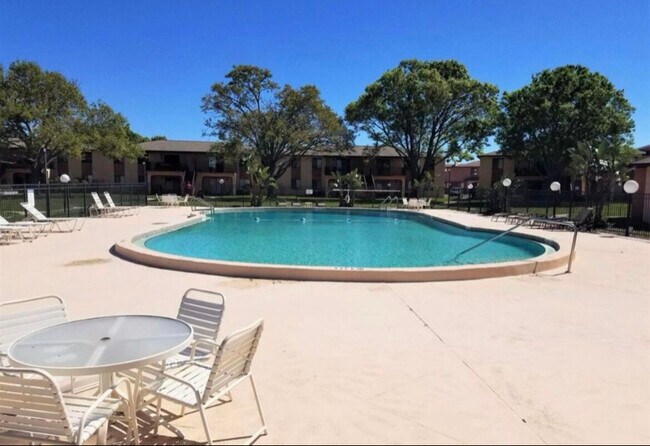 165 San Juan Cir in Melbourne, FL - Building Photo - Building Photo