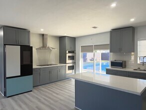 9900 Dominican Dr in Cutler Bay, FL - Building Photo - Building Photo