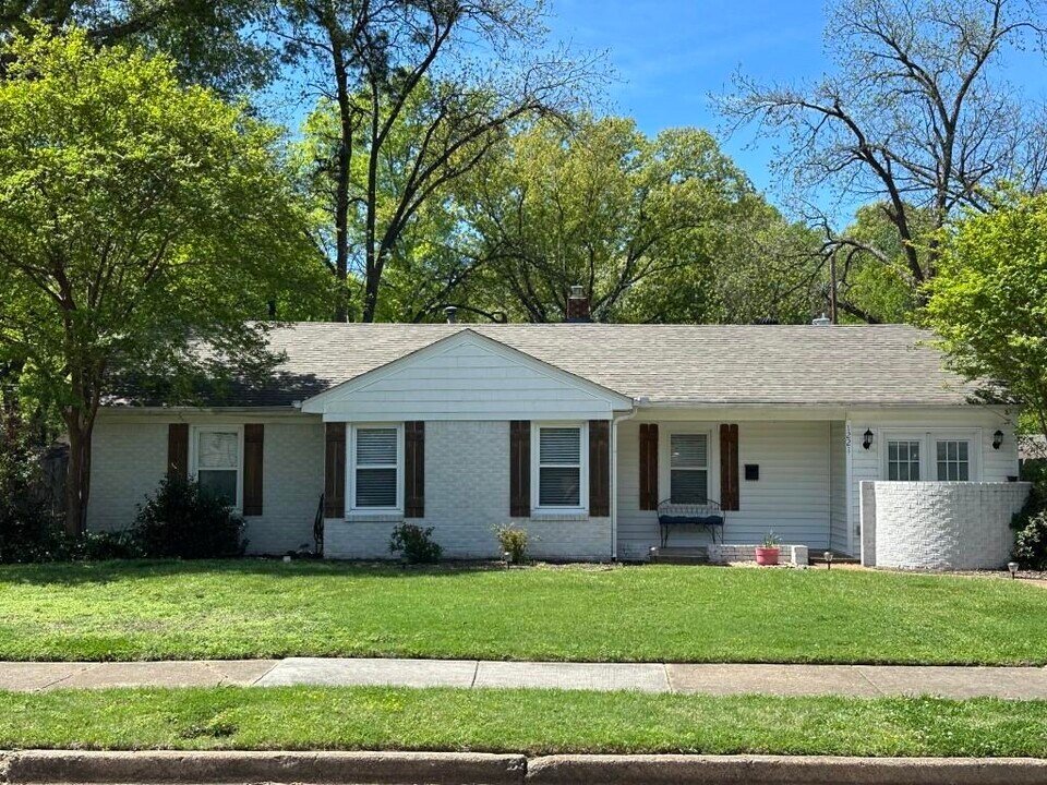 1221 W Perkins Rd in Memphis, TN - Building Photo