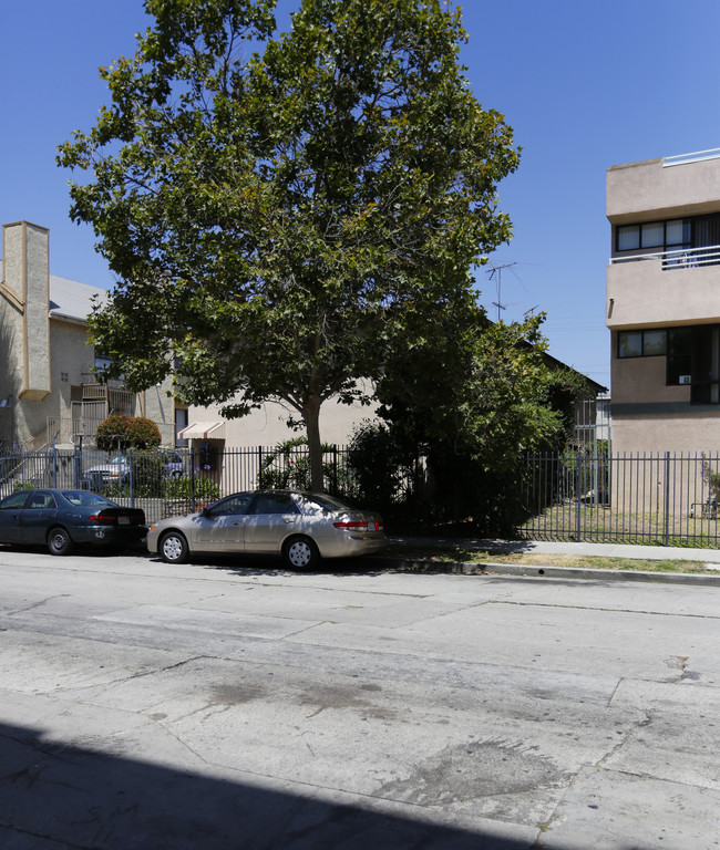 932 S Gramercy Pl in Los Angeles, CA - Building Photo - Building Photo