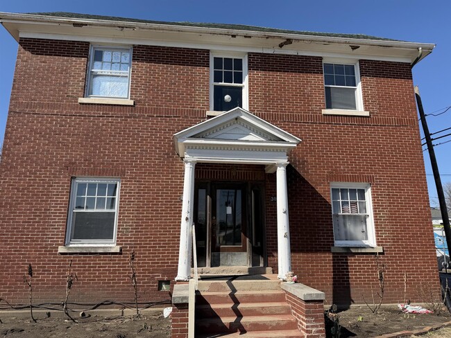 property at 308.5 S Walnut St