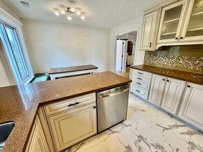 318 Michelle Ln in Daly City, CA - Building Photo - Building Photo