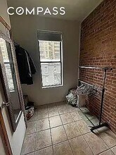 402 E 69th St in New York, NY - Building Photo - Building Photo