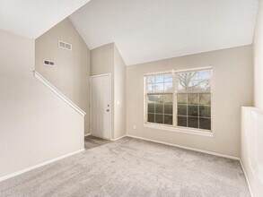 810 SW Pinebrook Village Ct in Blue Springs, MO - Building Photo - Building Photo