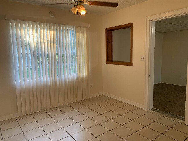 112 Hibiscus St in Palatka, FL - Foto de edificio - Building Photo