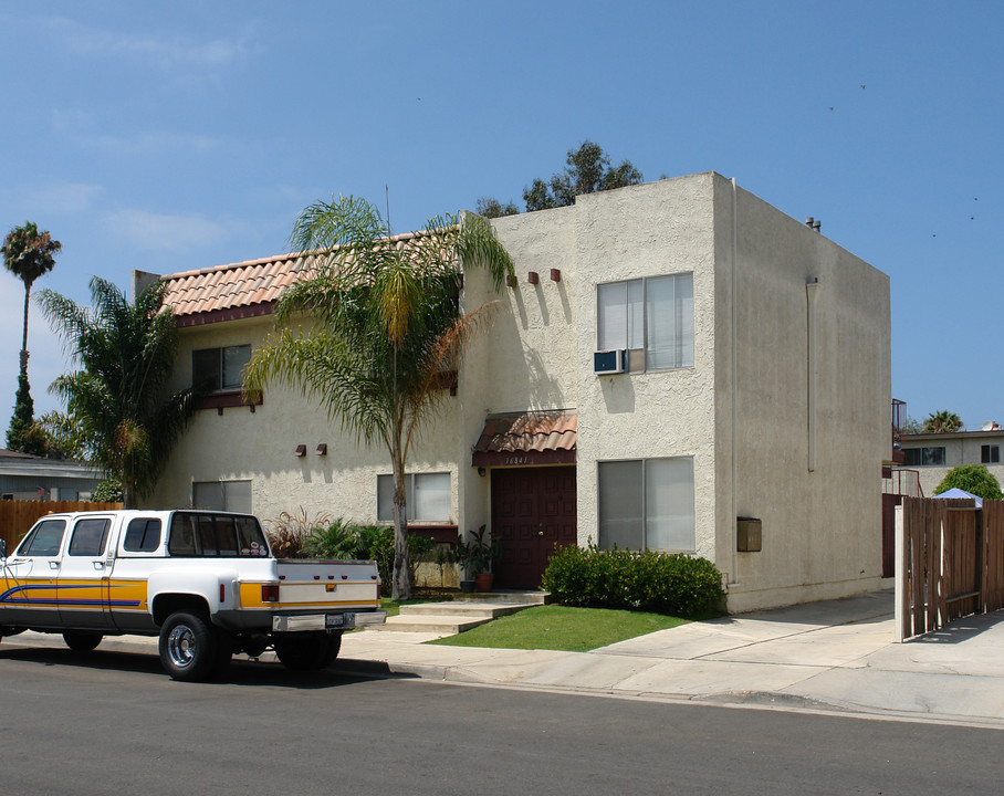 16841 Hoskins St in Huntington Beach, CA - Building Photo