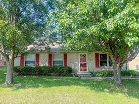 1559 Summerhill Dr in Lexington, KY - Building Photo
