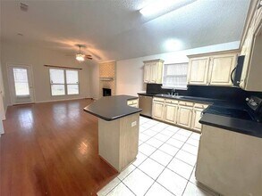 5923 Sterling Green Trail in Arlington, TX - Building Photo - Building Photo