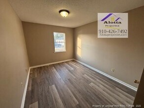 6412 Ezras Ct in Fayetteville, NC - Foto de edificio - Building Photo