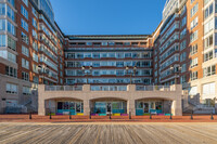 Flagship Wharf in Charlestown, MA - Foto de edificio - Building Photo