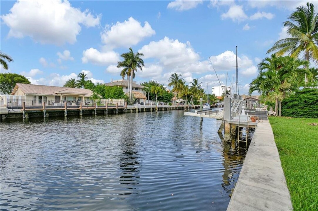 12 Sunset Ln in Pompano Beach, FL - Foto de edificio