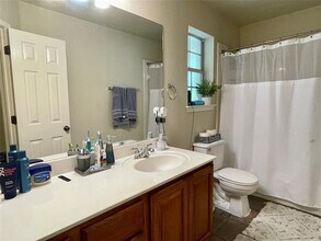 11128 Sandstone Trail in Austin, TX - Foto de edificio - Building Photo