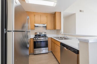 SYCAMORE VILLAGE in Tracy, CA - Building Photo - Interior Photo