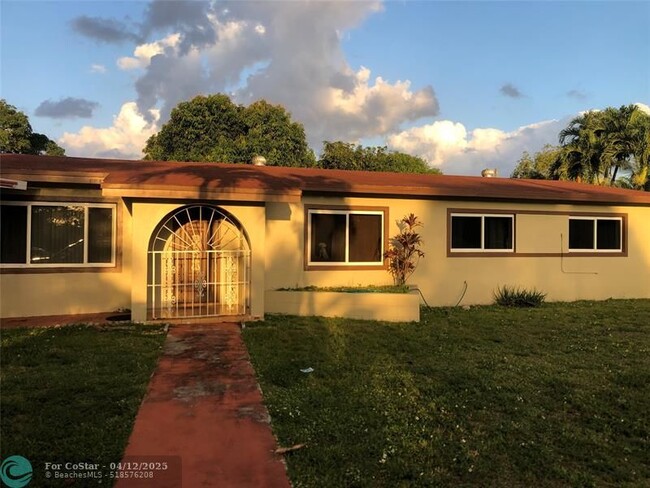 12975 NW 18th Ct in Miami, FL - Foto de edificio - Building Photo
