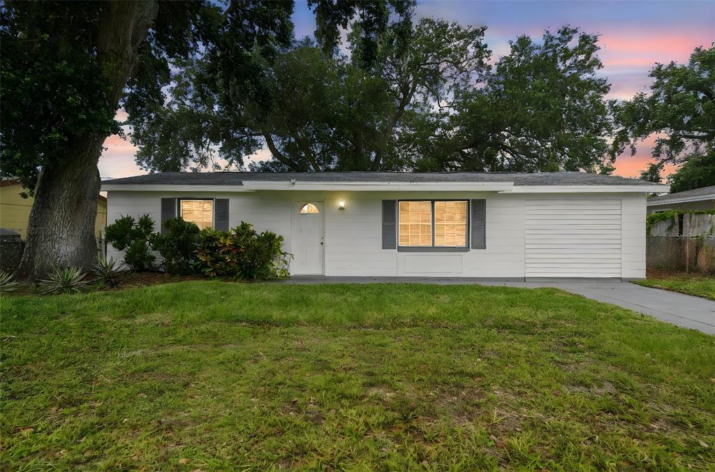 1833 Knollwood Dr in Holiday, FL - Building Photo