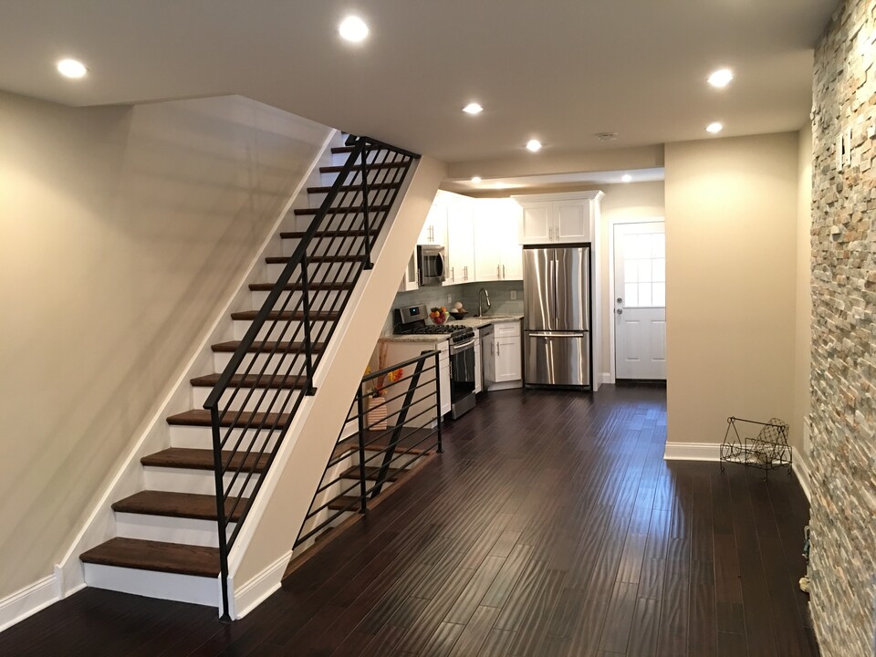 1916 Pierce St in Philadelphia, PA - Building Photo