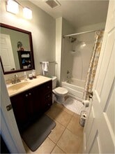 835 SW 9th St, Unit 201 in Gainesville, FL - Building Photo - Building Photo