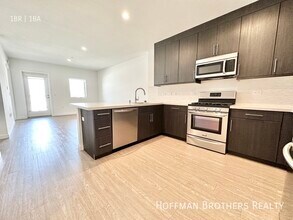 11405 Chandler Blvd in Los Angeles, CA - Foto de edificio - Building Photo