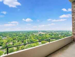 1000 Urlin Ave in Grandview Heights, OH - Foto de edificio - Building Photo