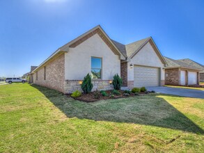 16716 Doyle Dr in Edmond, OK - Building Photo - Building Photo