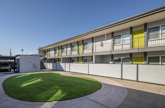 Earll East Apartments in Phoenix, AZ - Building Photo - Primary Photo