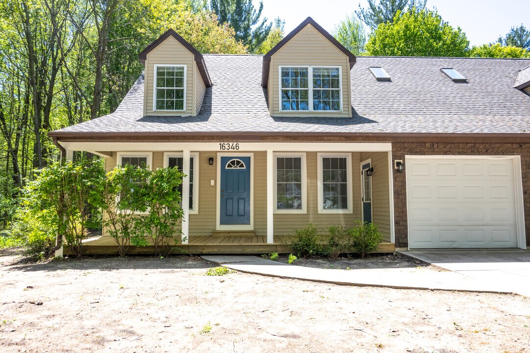 16346 Taft Rd, Unit Home-Duplex in Spring Lake, MI - Building Photo