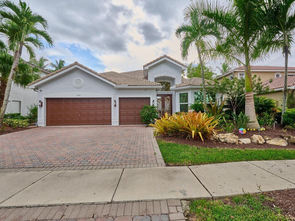 11756 Bayfield Dr in Boca Raton, FL - Building Photo
