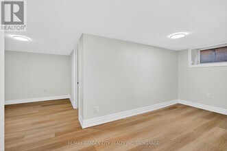 104 Carrick Ave in Hamilton, ON - Building Photo - Building Photo