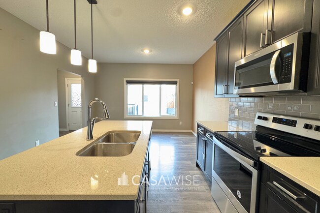 342 Desrochers Blvd SW in Edmonton, AB - Building Photo - Building Photo