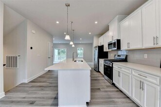 933 Woods Chapel Rd in Sugar Hill, GA - Building Photo - Building Photo