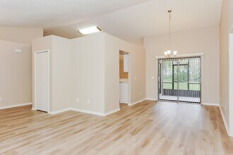 2065 E Gloria Dr in Deltona, FL - Building Photo - Building Photo