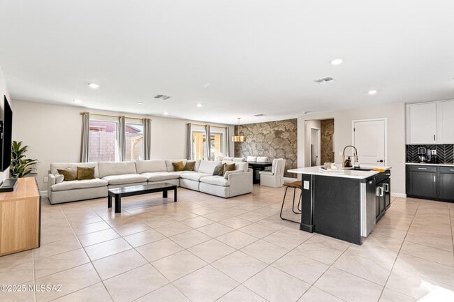 890 W Calle Cajilla in Tucson, AZ - Building Photo - Building Photo