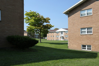 Swiss Village Apartments in Syracuse, NY - Building Photo - Building Photo