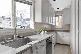 324 Beech St, Unit 1 in Boston, MA - Foto de edificio - Building Photo