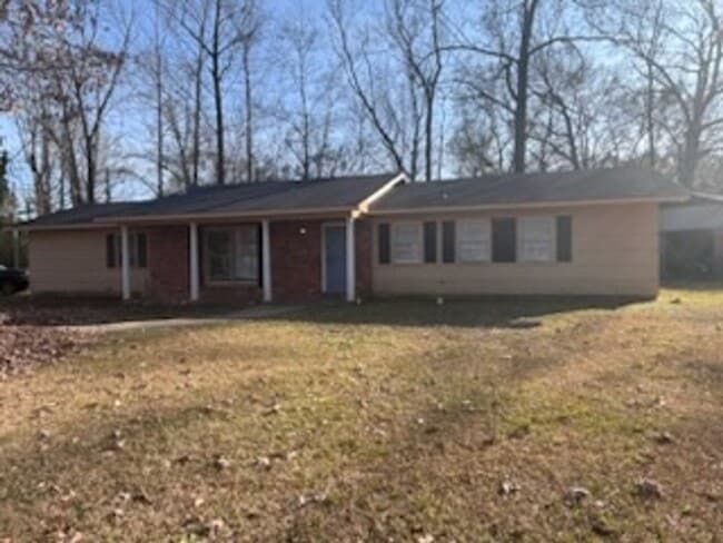 property at 3167 Longwood Dr