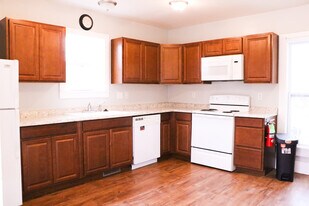 1421 Main St in Cedar Falls, IA - Building Photo