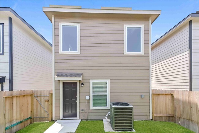 15210 Estrella Rd W in Houston, TX - Building Photo - Building Photo