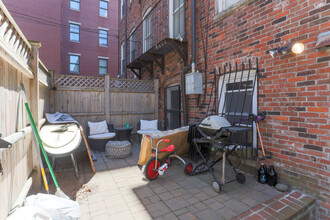 106 E Brookline St, Unit 1 in Boston, MA - Building Photo - Building Photo